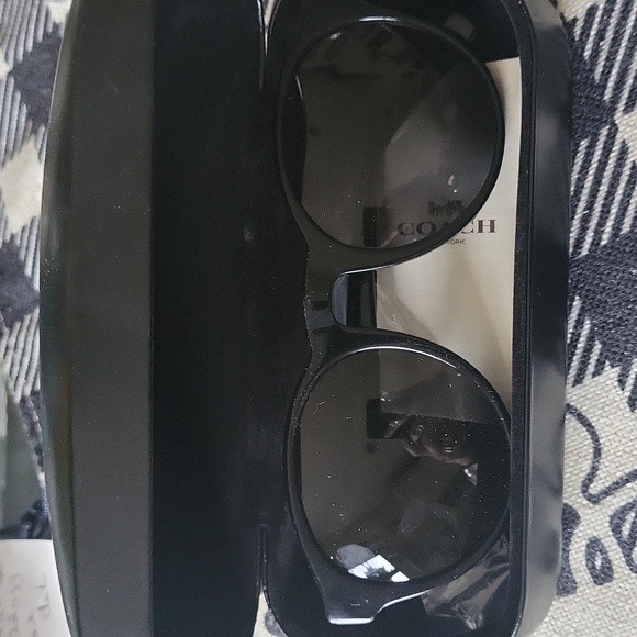 Coach polarize gorgeous black coach  polarized sunglasses  case papers - Picture 1 of 5